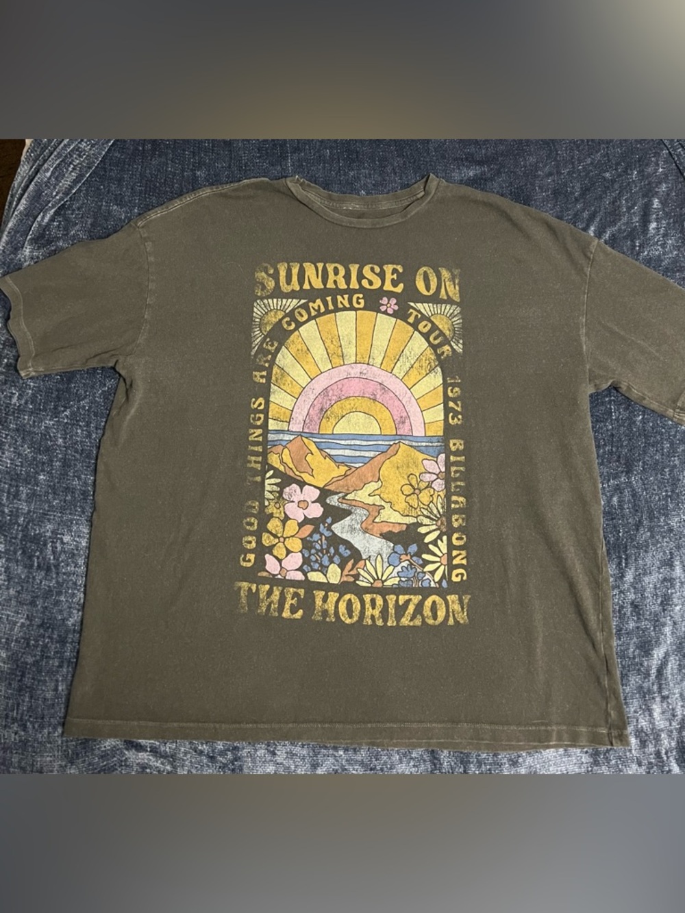 Billabong Women’s Black Sunrise On The Horizon Graphic Tee -Size M